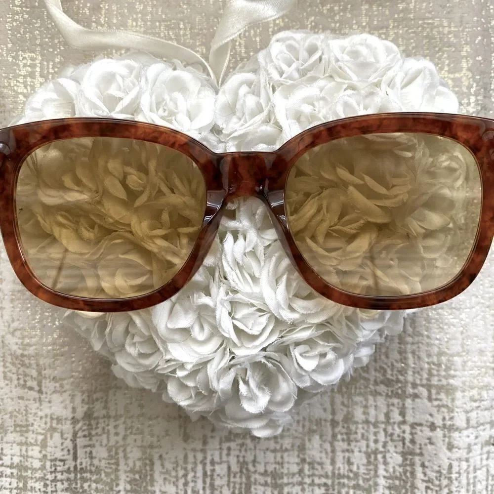 Gucci Brown Havana Rectangular/Square Sunglasses. EUC! Complete Set